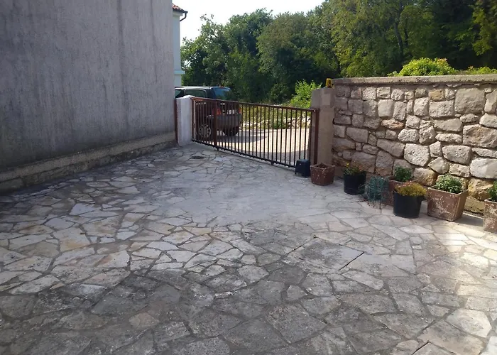 With Parking Space - 19683 Crikvenica